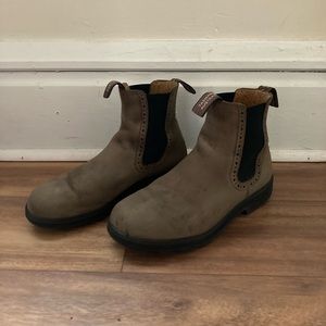 Blundstone Boots — Women’s Hightop Originals in Rustic Brown